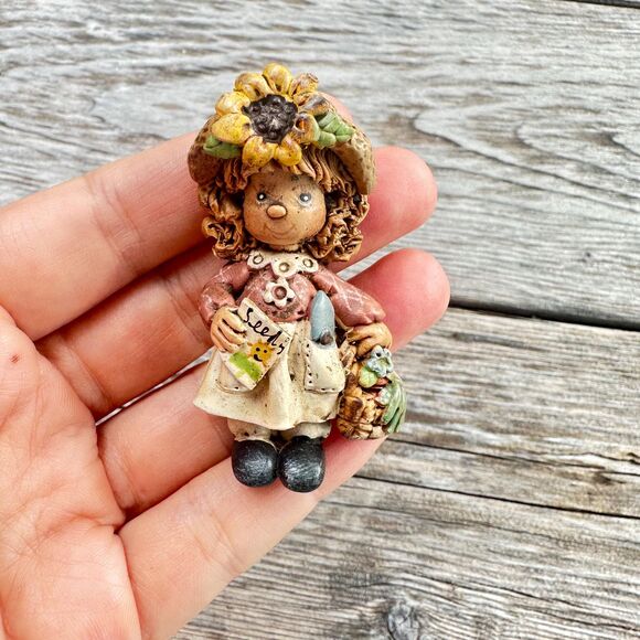Vintage Jewelry Gardener Girl Brooch Adorable Gardening Pin - Picture 1 of 2